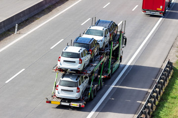 Naklejka premium Lastwagen auf der Autobahn