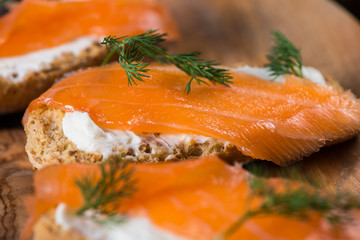 wholegrain bread with smoked salmon and fresh dill