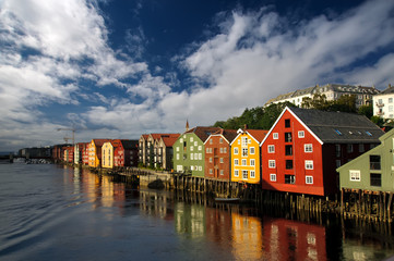 Fototapeta na wymiar Scandinavian houses on the water, Trondheim, Norway