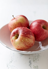 Freshly washed apples in a ceramic bowl