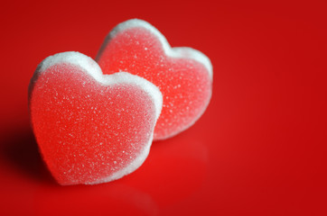 Fototapeta premium Sugar hearts on red background