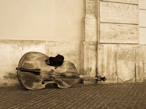Violoncello or contrabass on the street