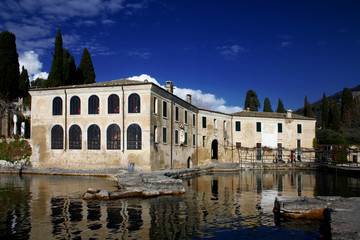 Obraz premium PUNTA SAN VIGILIO SUL LAGO DI GARDA