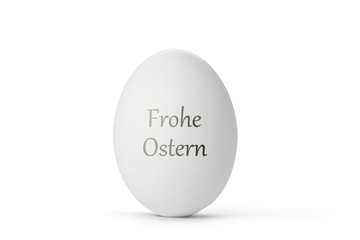 Weißes Ei mit Text "Frohe Ostern"