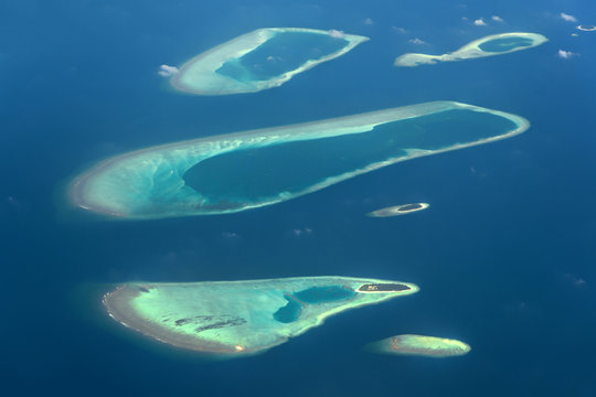 รูปภาพInselgruppe เลือกดูภาพถ่ายสต็อก เวกเตอร์ และวิดีโอ1,911 Adobe