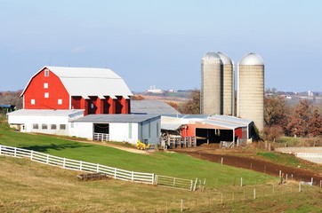 Farm with Silos © StevertS