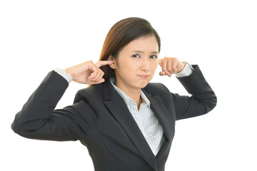 怒った表情のOL