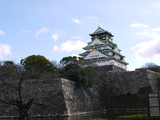 青空の大阪城天守閣