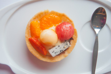 cake basket with fruit jelly