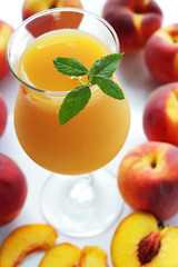 Fresh juice from peaches