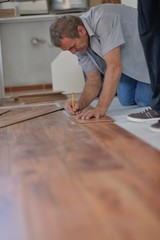 Installing laminate flooring