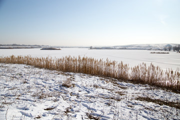 Fototapeta na wymiar frozen lake in nature