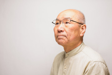 シニアの顔