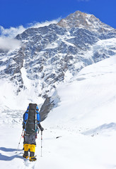 Fototapeta na wymiar hiker on mountains - hiking in Nepal