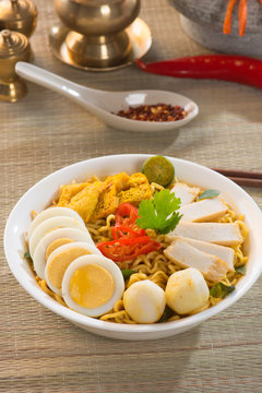curry noodle with setup background