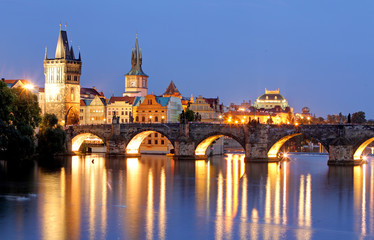 Prague bridge at night - obrazy, fototapety, plakaty