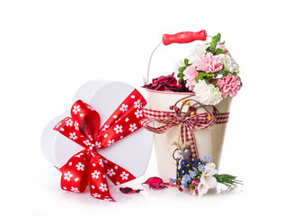 Obraz na płótnie Canvas flowers gift box bow ribbon