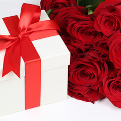 Geschenk Schachtel mit Rosen für Geschenke zum Geburtstag, Mutt