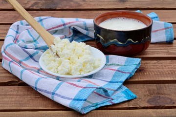 Cottage cheese and milk
