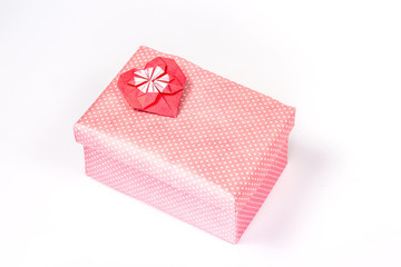 Obraz na płótnie Canvas isolated valentines gift box with paper heart