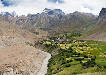 Fototapeta na wymiar Suru valley - way to Zanskar - Jammu and Kashmir - India