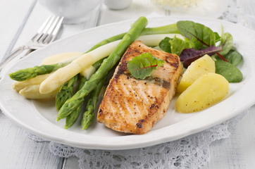 Salmon with green Asparagus