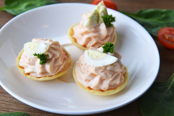 Obraz na płótnie Canvas tartlet with cream