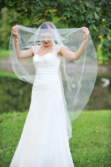 Fototapeta na wymiar beautiful bride