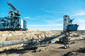 Mining machinery in the mine - 76315579