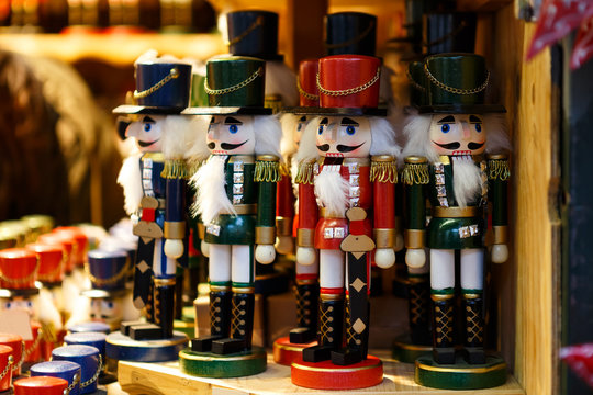 Nussknacker auf dem Weihnachtsmarkt