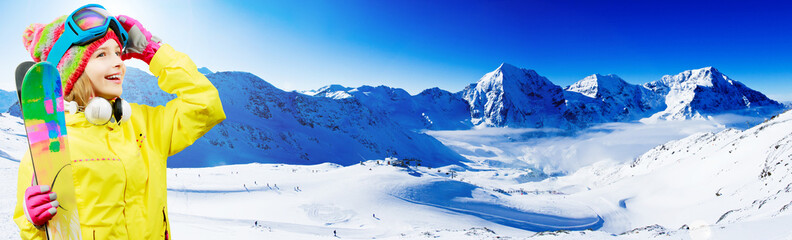 Fototapeta na wymiar Skiing, freeski, panorama - girl enjoying ski vacation