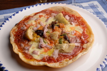 Pizza with artichokes and bacon
