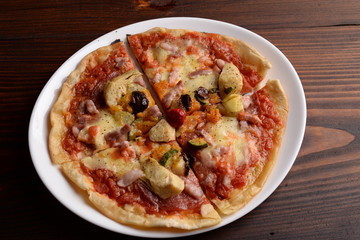 Pizza with artichokes and bacon