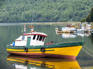 Fototapeta premium Bootshafen Puyuhuapi