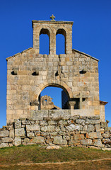 Fototapeta na wymiar Church ruins in historical village of Castelo Mendo, Portugal