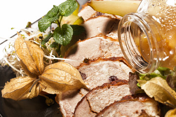 Pieczone mięso, półmisek © piotrszczepanek