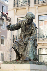 Obraz premium Statue of Antonio Ribeiro in Lisbon
