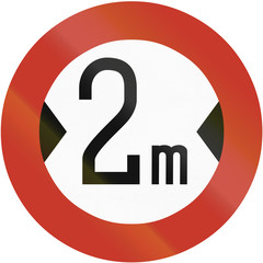Old design (1937) of a German sign prohibiting thoroughfare of vehicles with a width over 2 meters