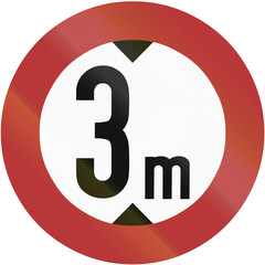 Old design (1956) of a German sign prohibiting thoroughfare of vehicles with a height over 3 meters