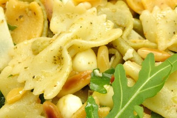 Mediterraner Nudelsalat