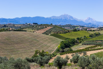 landscape view of Abruzzo, Italy - 76337704