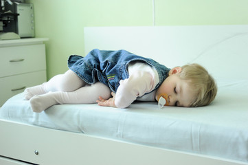 Obraz na płótnie Canvas sleeping child