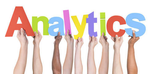 Hand Raised Big Data Analytics Patterns Research Concept