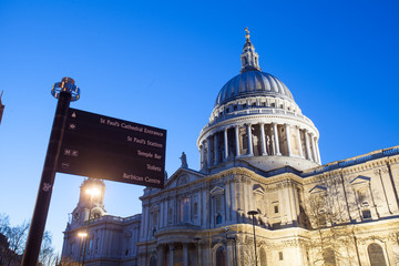 Obraz premium Millennium bridge and St. Paul's cathedral, London England, UK