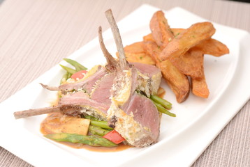 Grilled lamb chops with Potato wedges