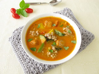 Gemüsesuppe mit Fisch und Buchweizen