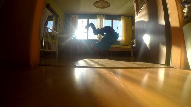 Young breakdancer in the room, 4K