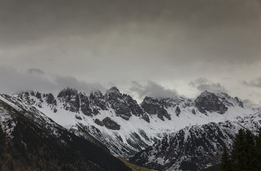 Obraz premium wolkig in den Alpen