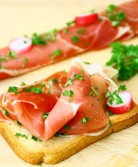 biscotte jambon sec,radis frais