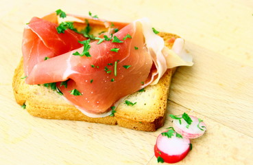 biscotte jambon sec,radis frais